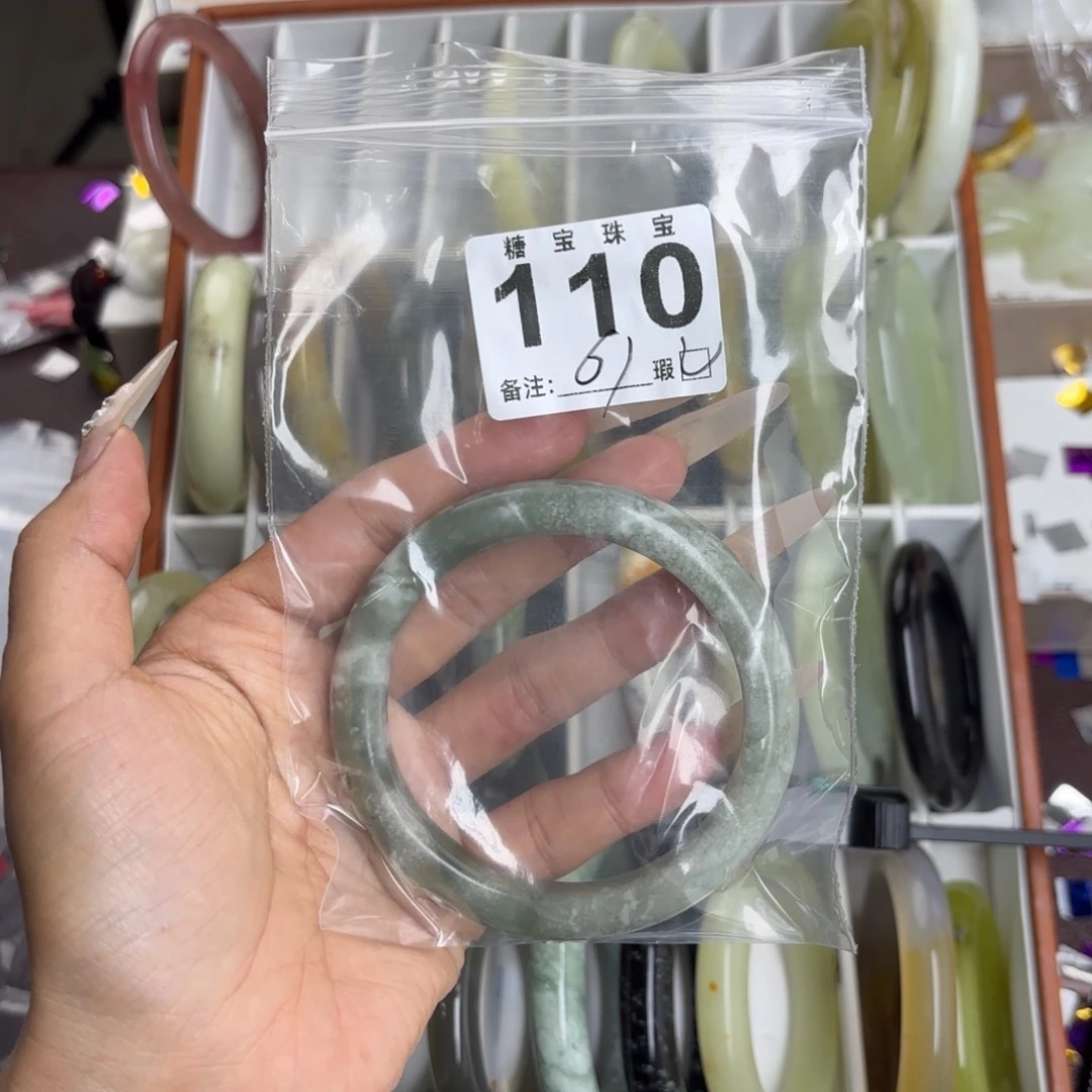 未镶嵌蛇纹石玉手镯s****y