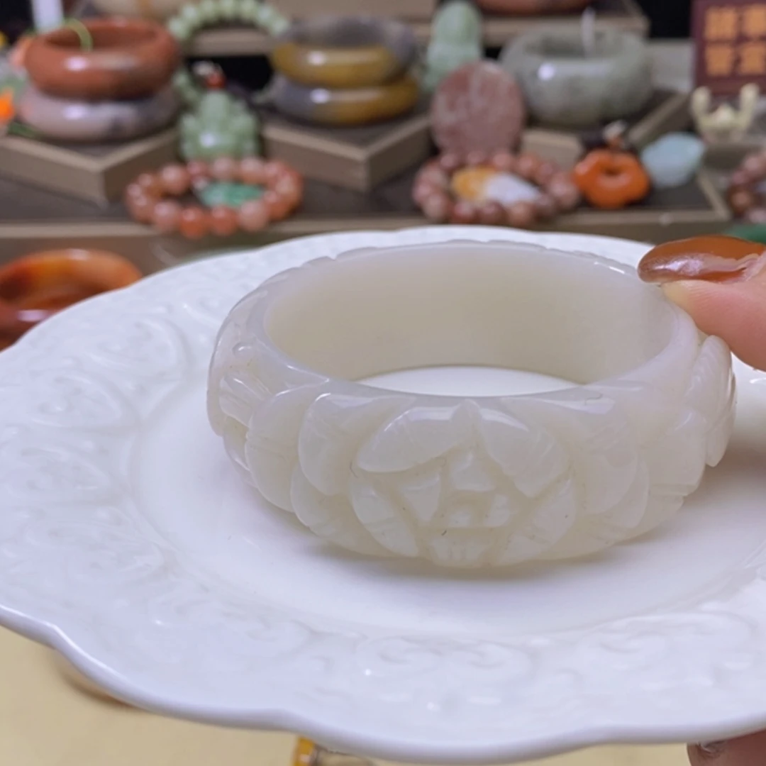 【闪购商品】未镶嵌手镯石英岩玉