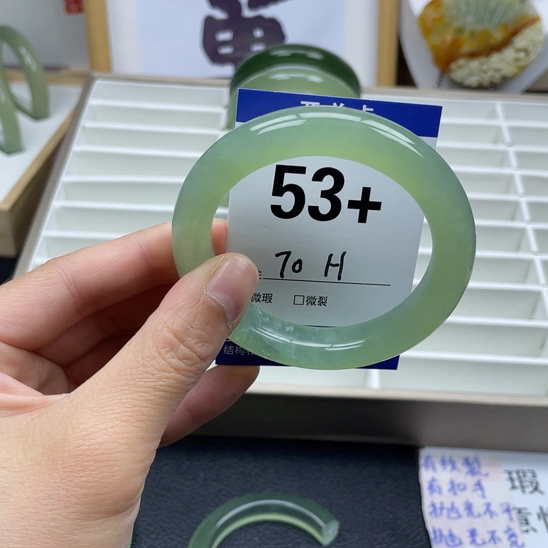 蛇纹石玉未镶嵌手镯