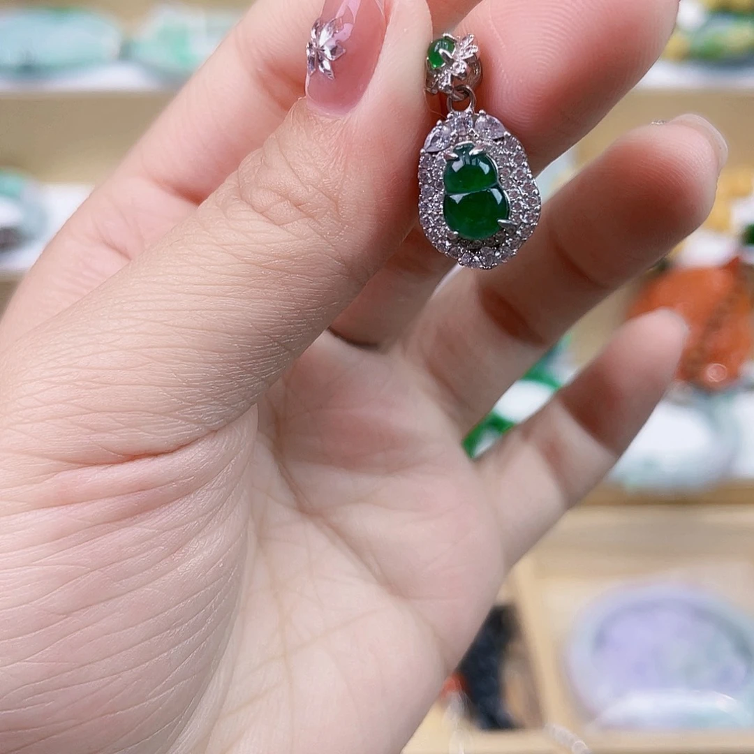 翡翠未镶嵌手链吊坠