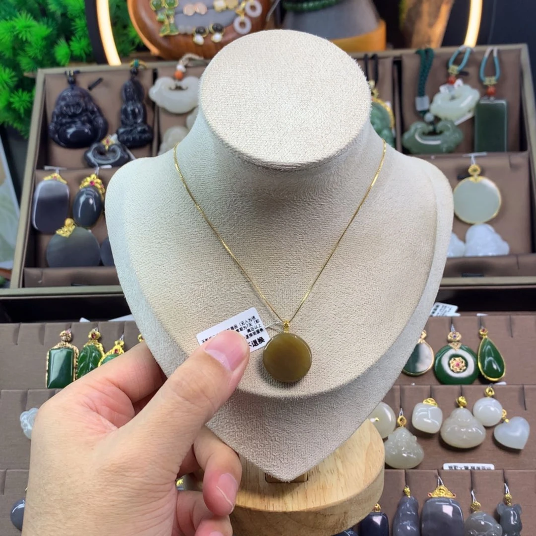 和田玉吊坠18K金镶嵌