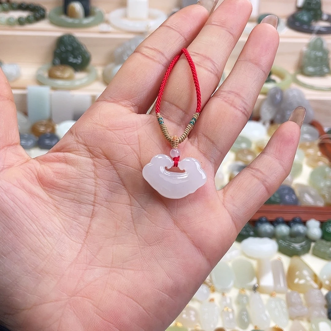 和田玉未镶嵌吊坠(赠链)