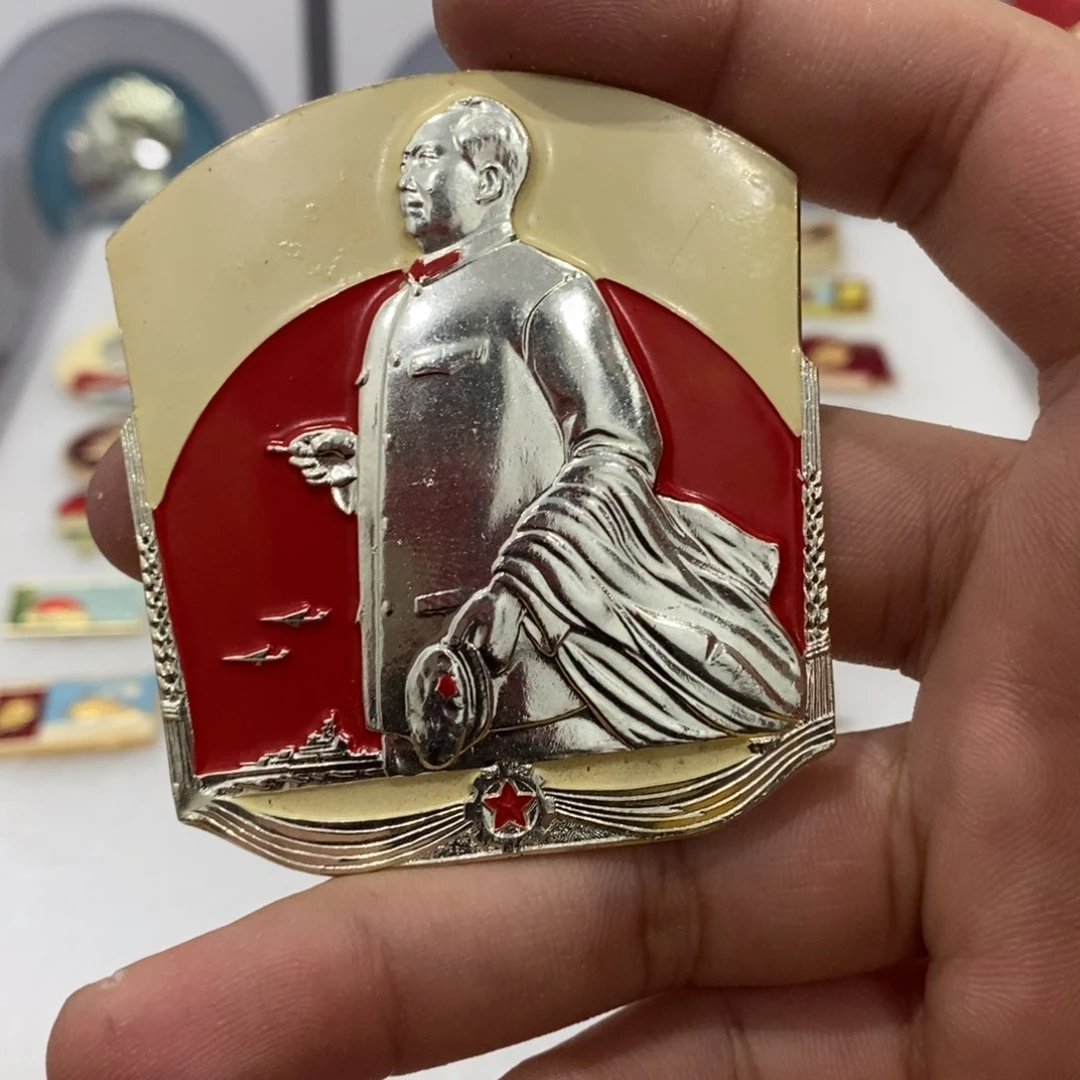 其他普通金属红色纪念章大个异形视察