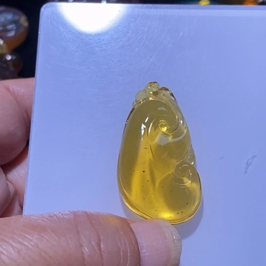 琥珀未镶嵌颈饰蓝珀如意
