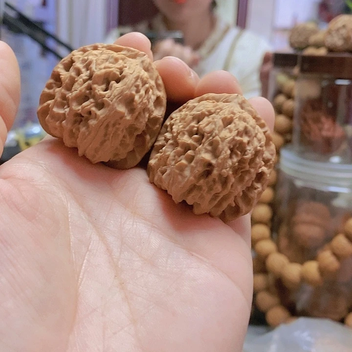 【闪购商品】文玩核桃把件36白狮子