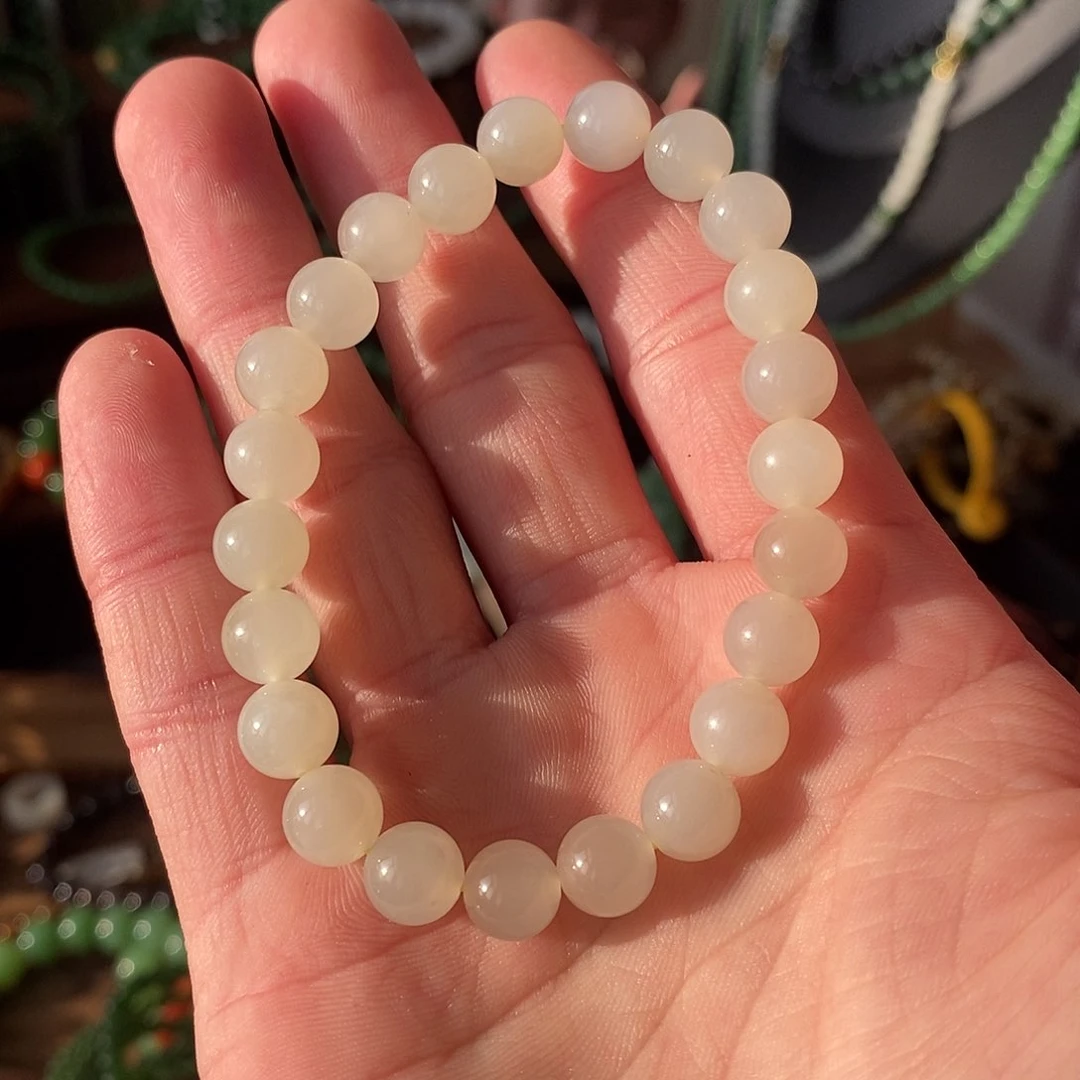 和田玉手串未镶嵌蜂蜜水