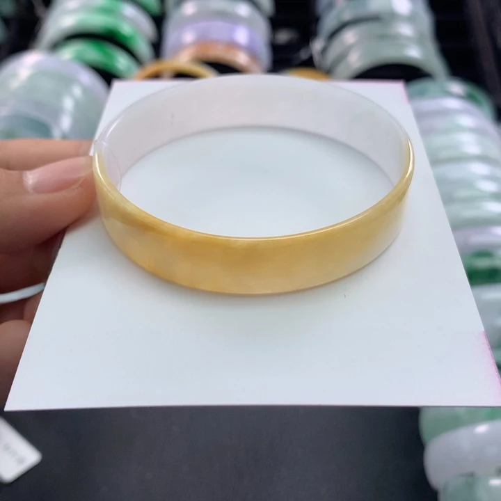 翡翠未镶嵌手镯公主方