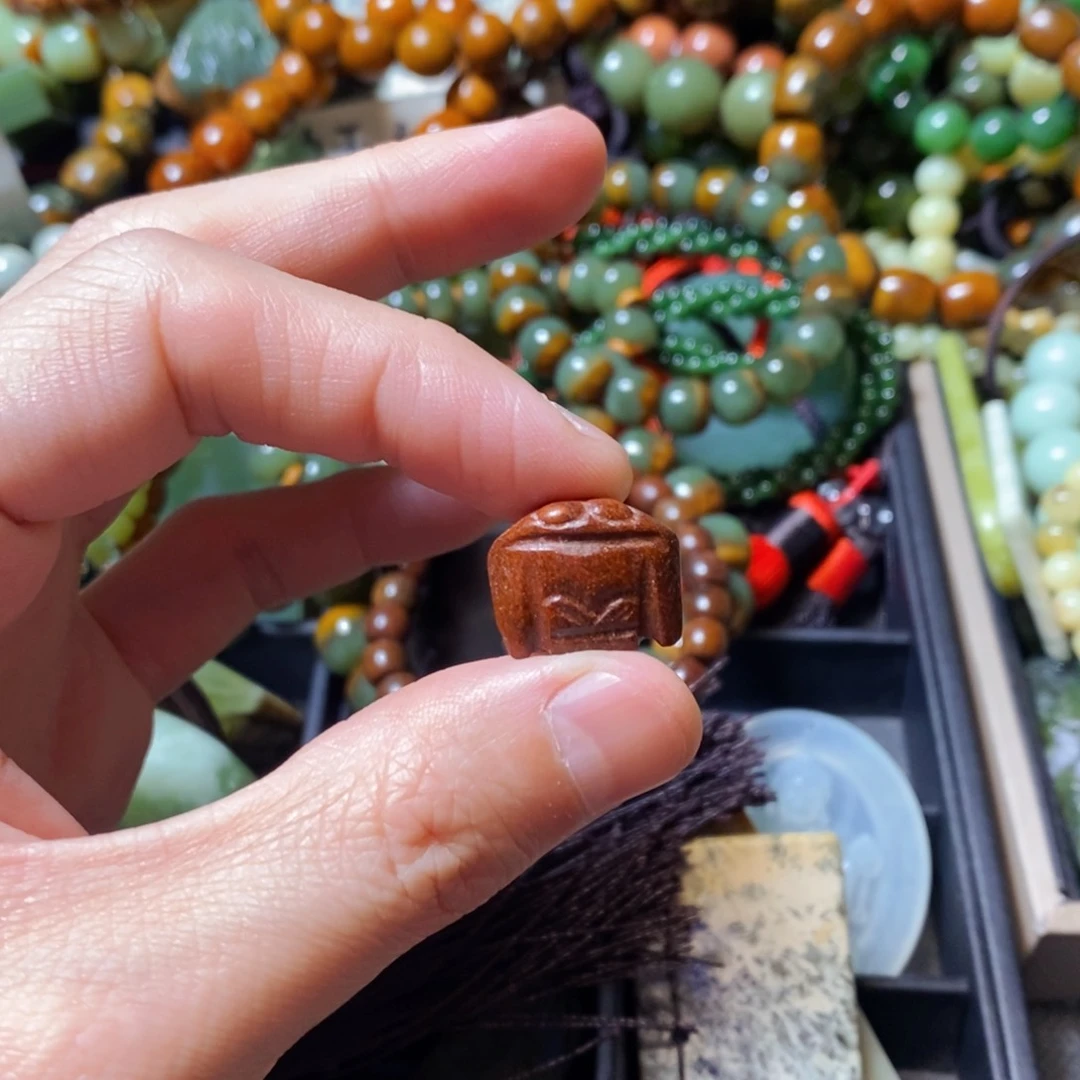 岫岩老玉（透闪石质玉）未镶嵌颈饰