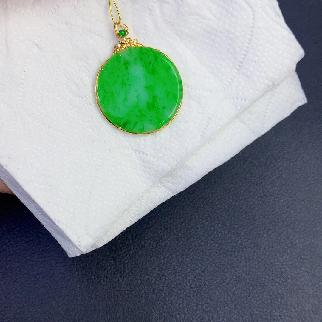 翡翠18K金镶嵌颈饰