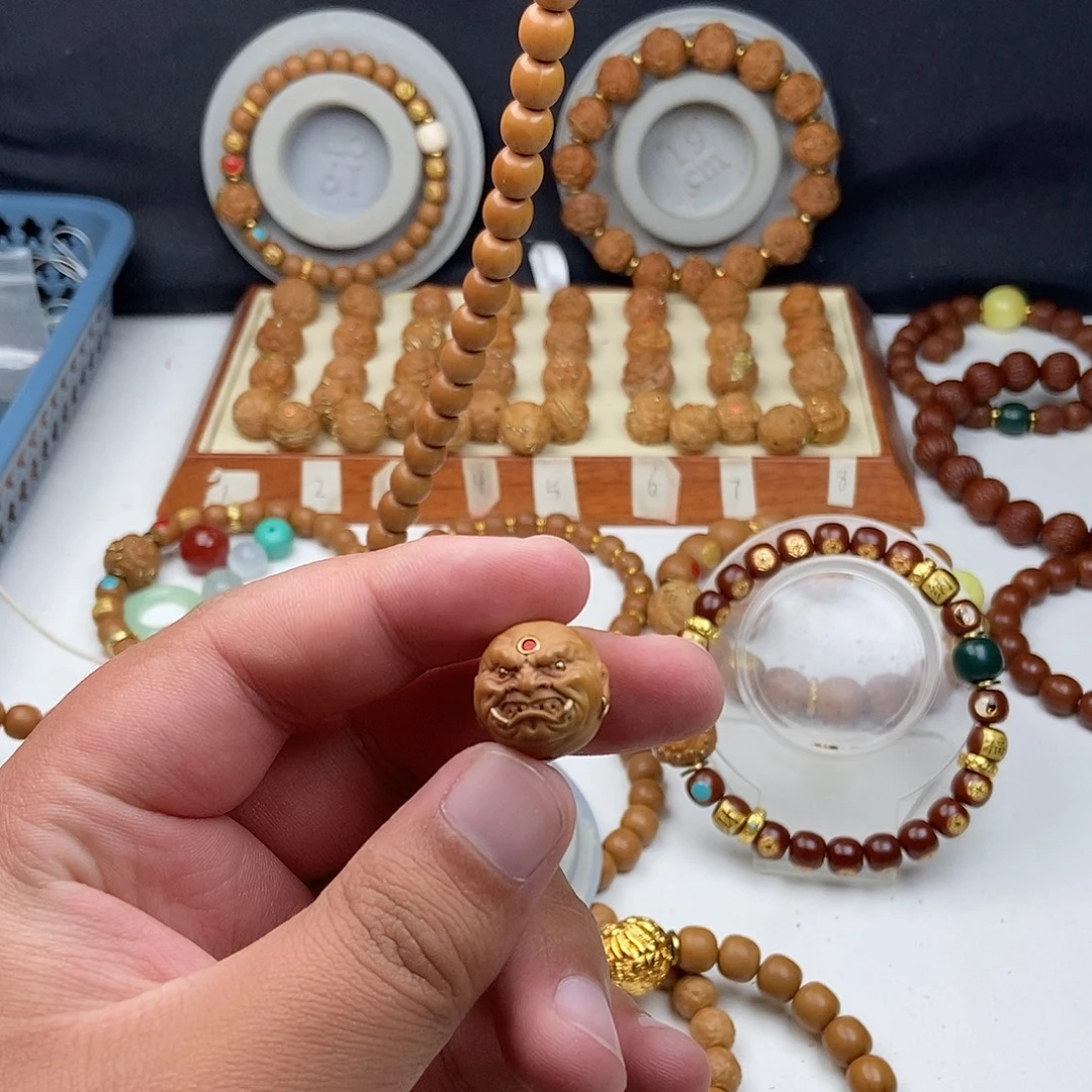 刘***人吊坠猴头核桃老型