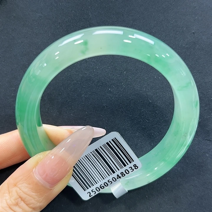 未镶嵌手镯石英质玉（非洲翠）