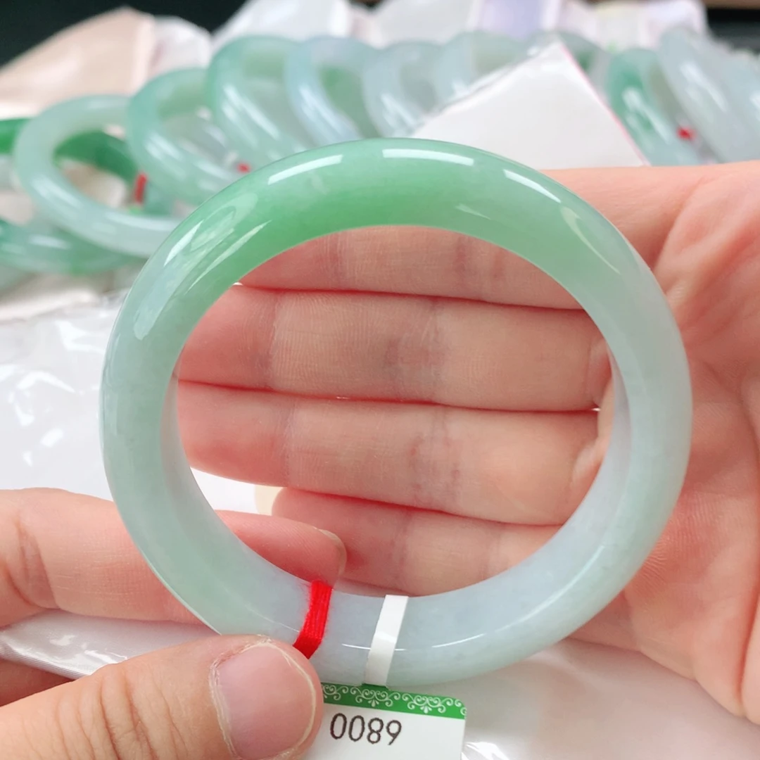 翡翠手镯未镶嵌缅甸A货翡翠手镯