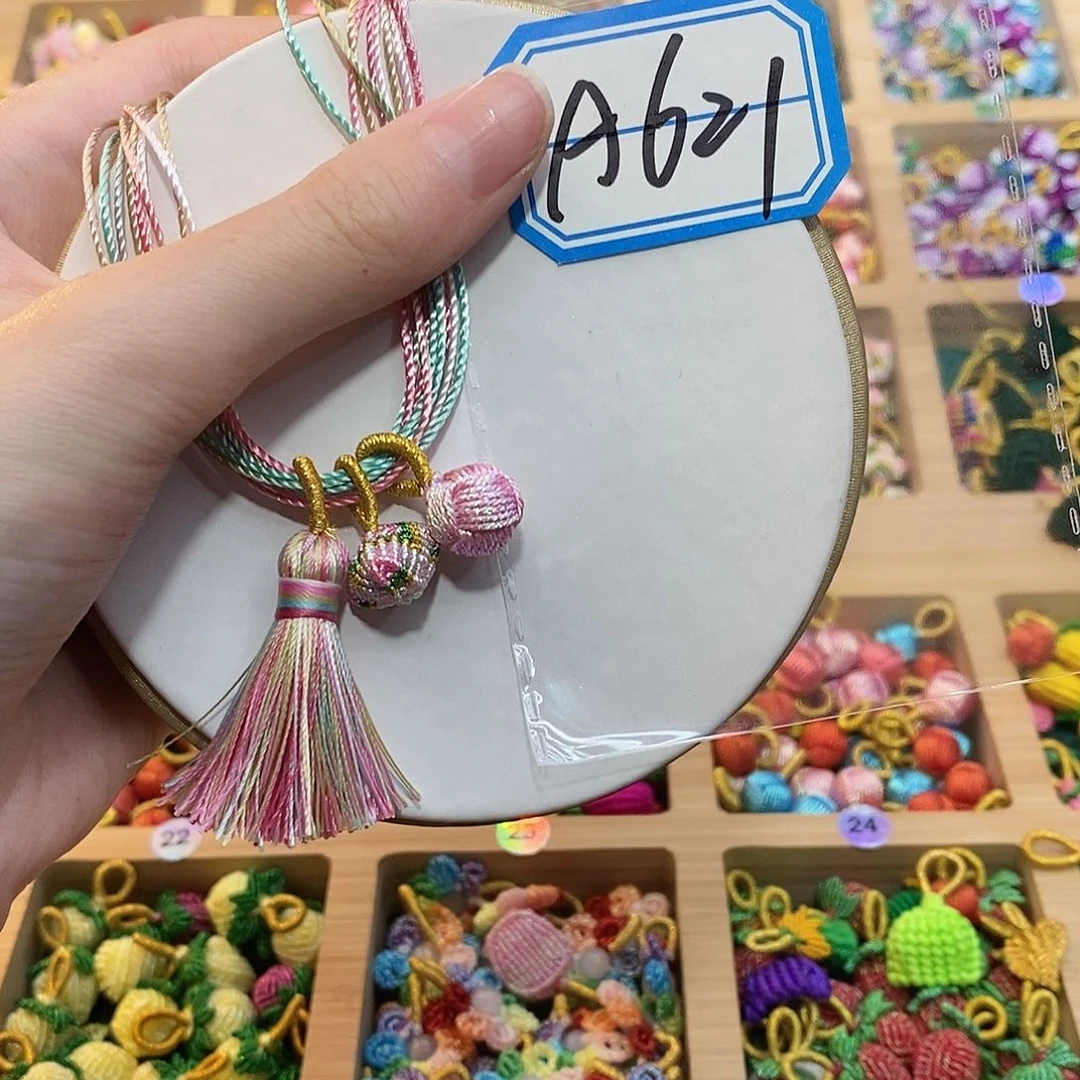 布艺非金属设计款手绳