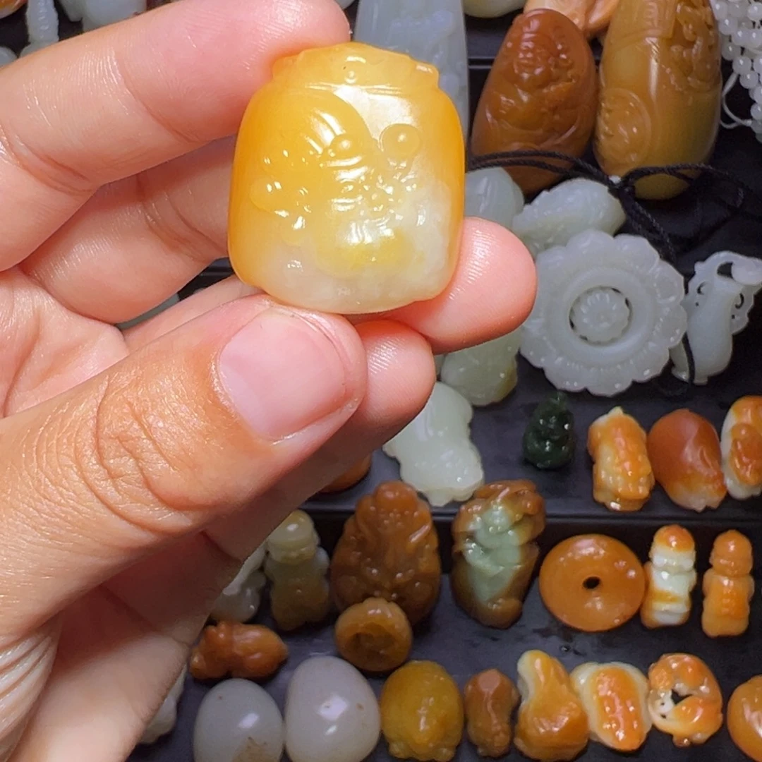 时***轮和田玉未镶嵌颈饰