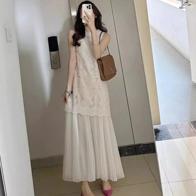 2025法式高级感温柔风重工镂空钩花白色无袖拼接假两件压褶连衣裙