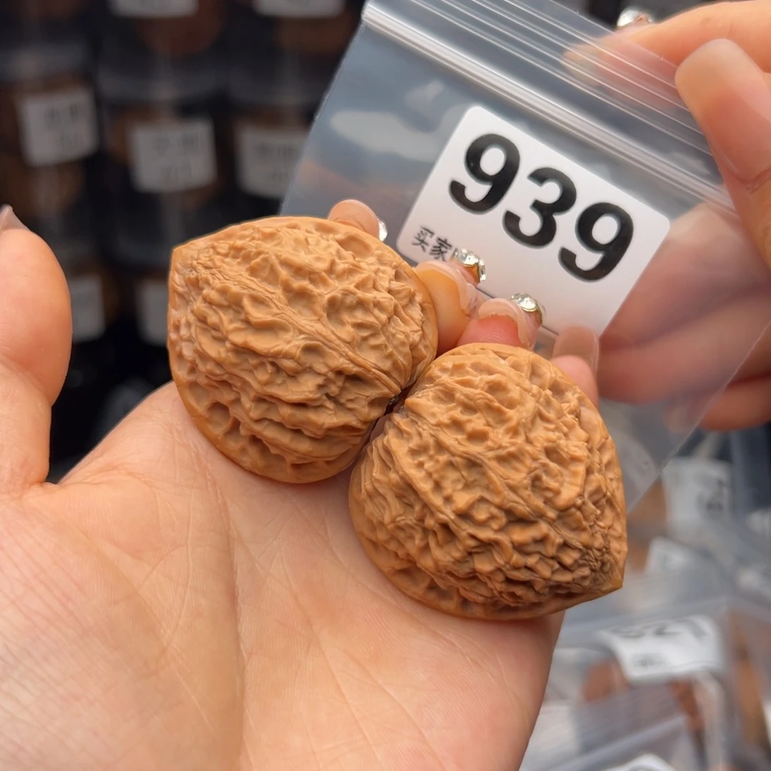 文玩核桃吊坠金牛41