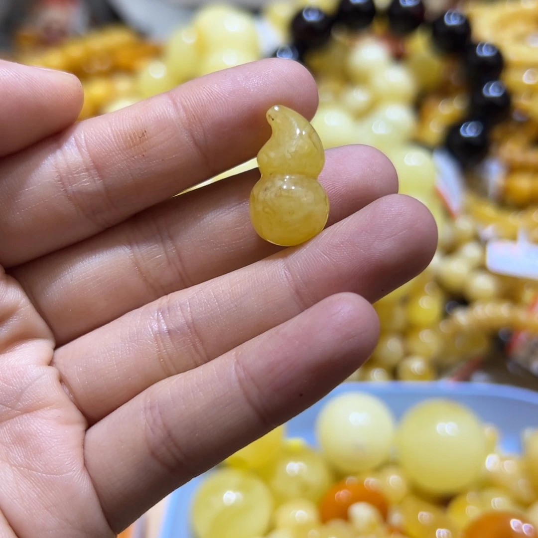 琥珀珠宝奇石未镶嵌