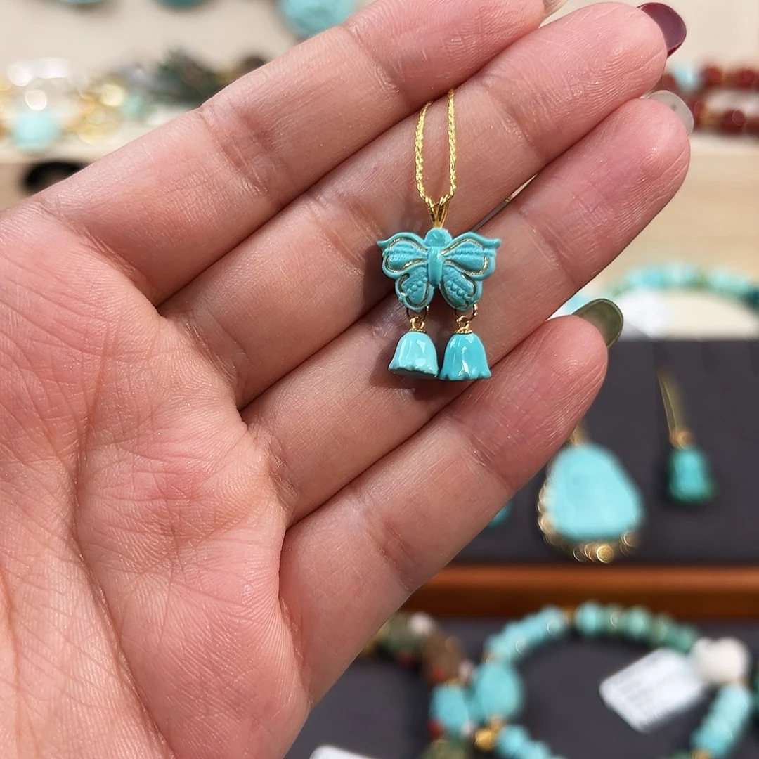 18K金镶嵌绿松石吊坠(不含链)蝴蝶吊坠