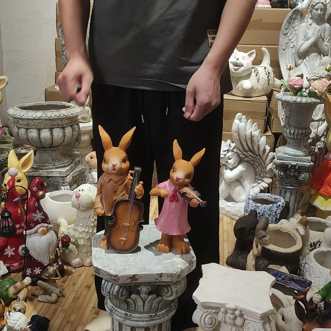 合成树脂提琴兔子一对摆件