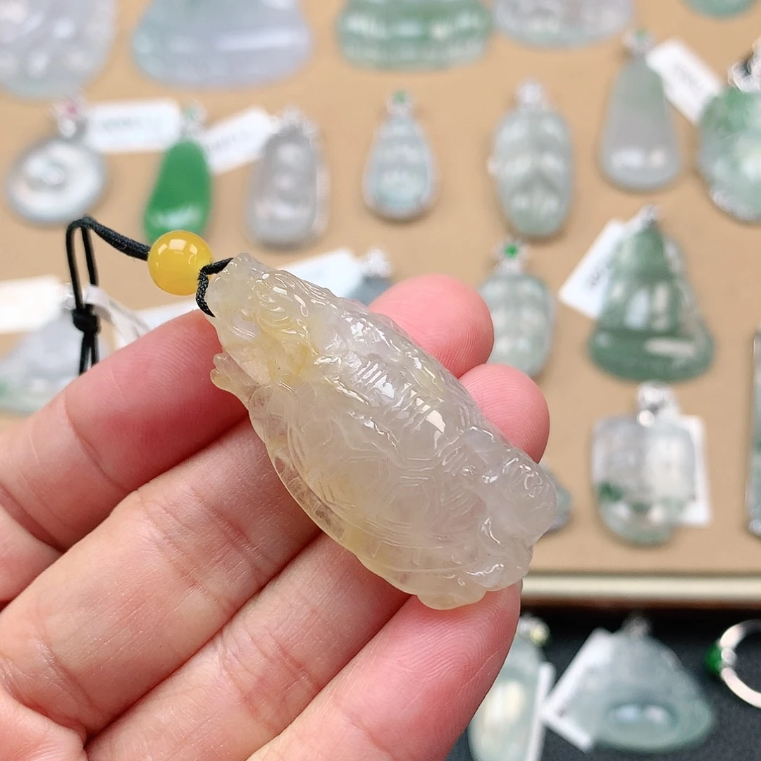 翡翠颈饰未镶嵌龙龟