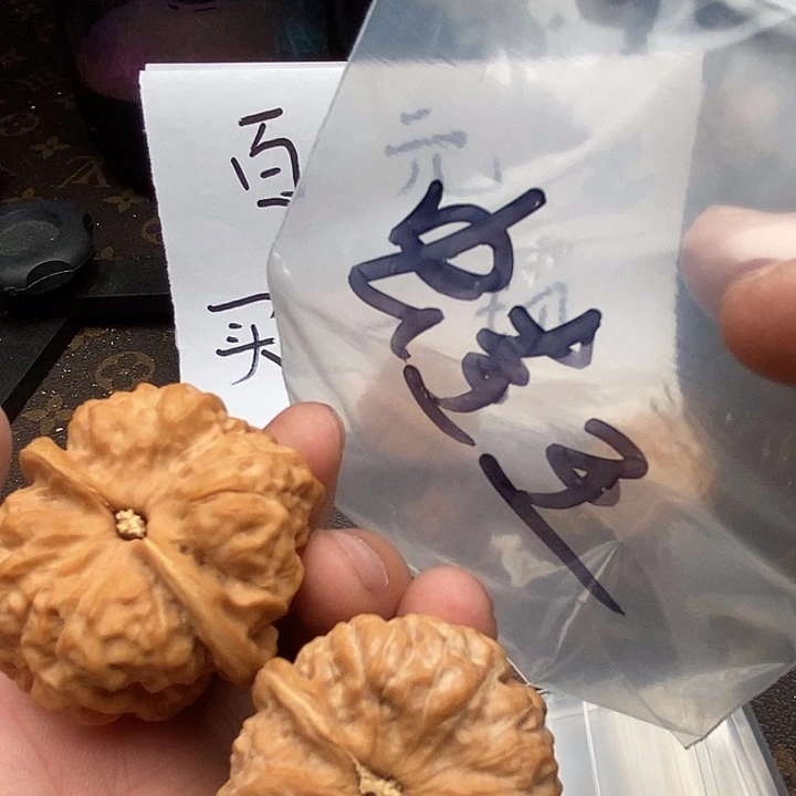 吊坠文玩核桃?****༅W4964869496449638