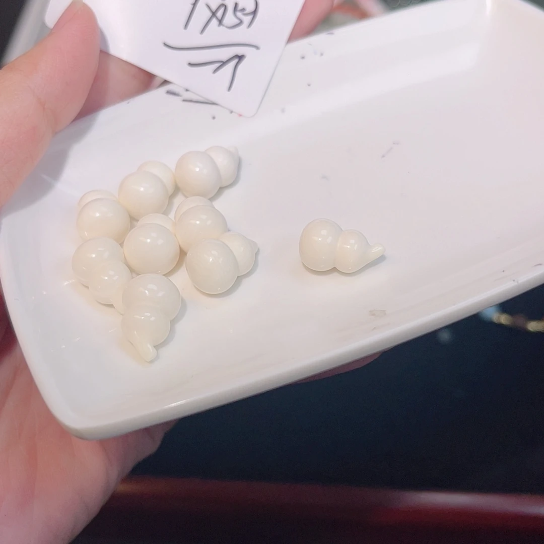 未镶嵌珠宝半成品水晶134 。
