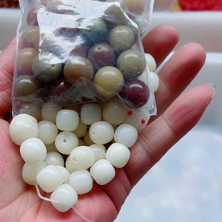 白玉菩提吊坠瑕疵双拼