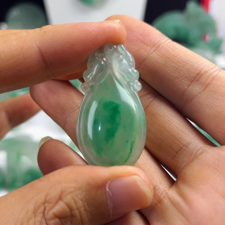 颈饰未镶嵌石英质玉
