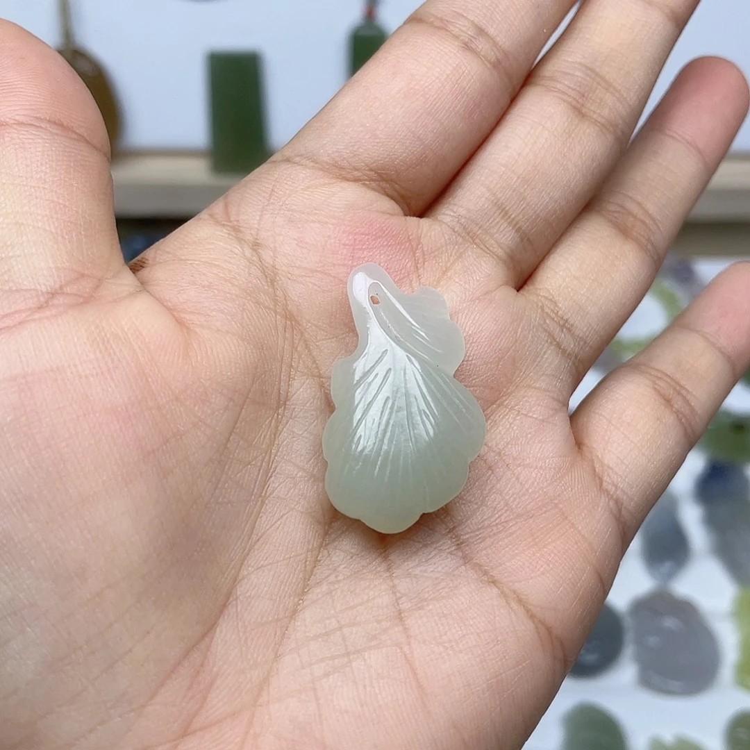 小***陈和田玉未镶嵌颈饰