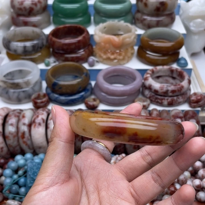 空***兰石英质玉（佘太翠）未镶嵌手镯