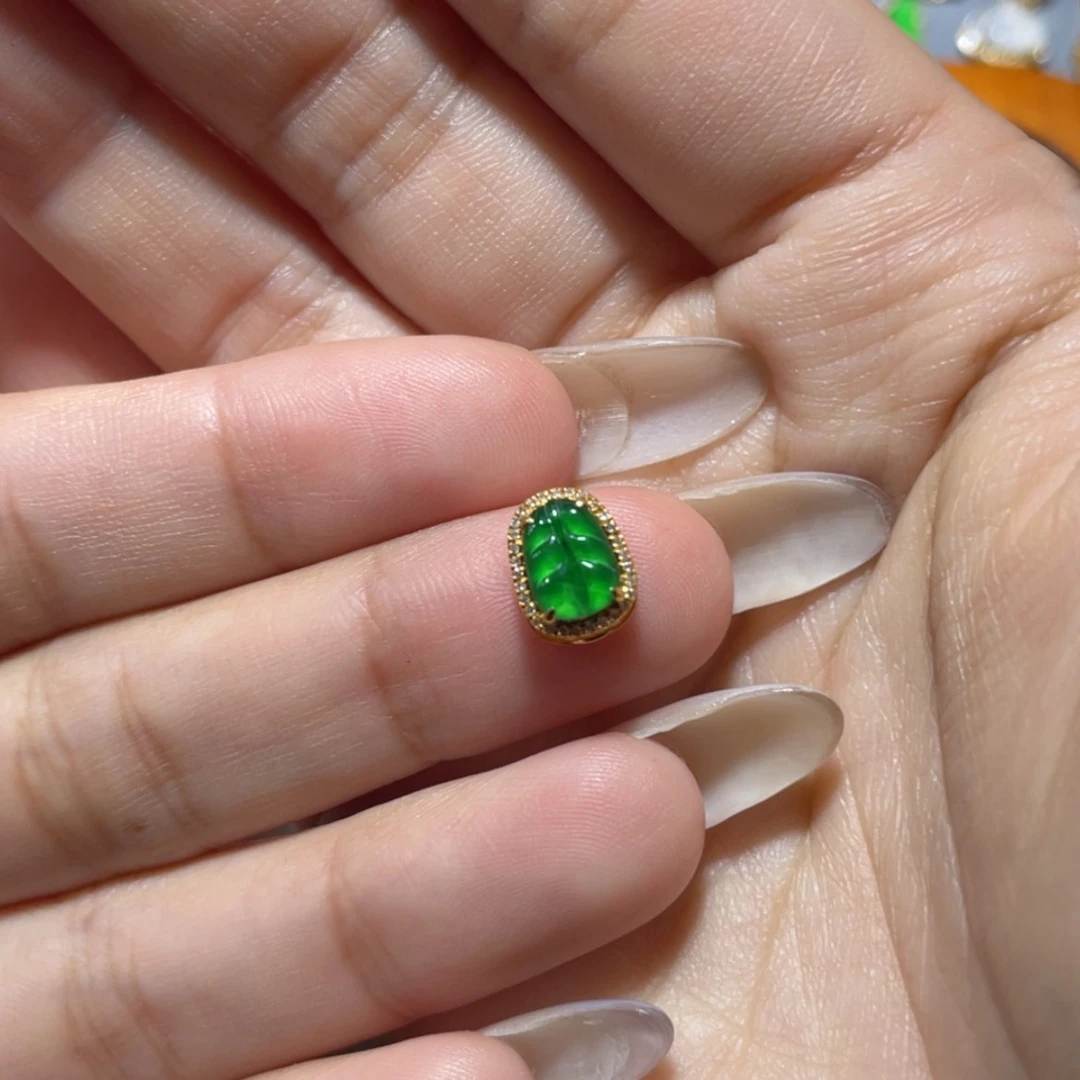 【闪购商品】颈饰18K金镶嵌翡翠