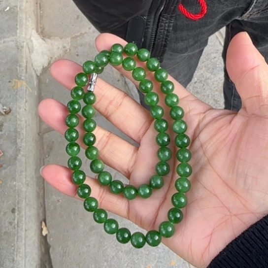 和田玉颈饰未镶嵌卡8菠菜绿，多样性发一，微点