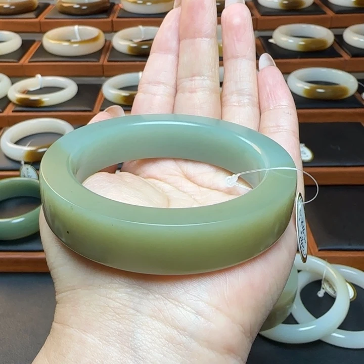 梨***浅未镶嵌手镯和田玉