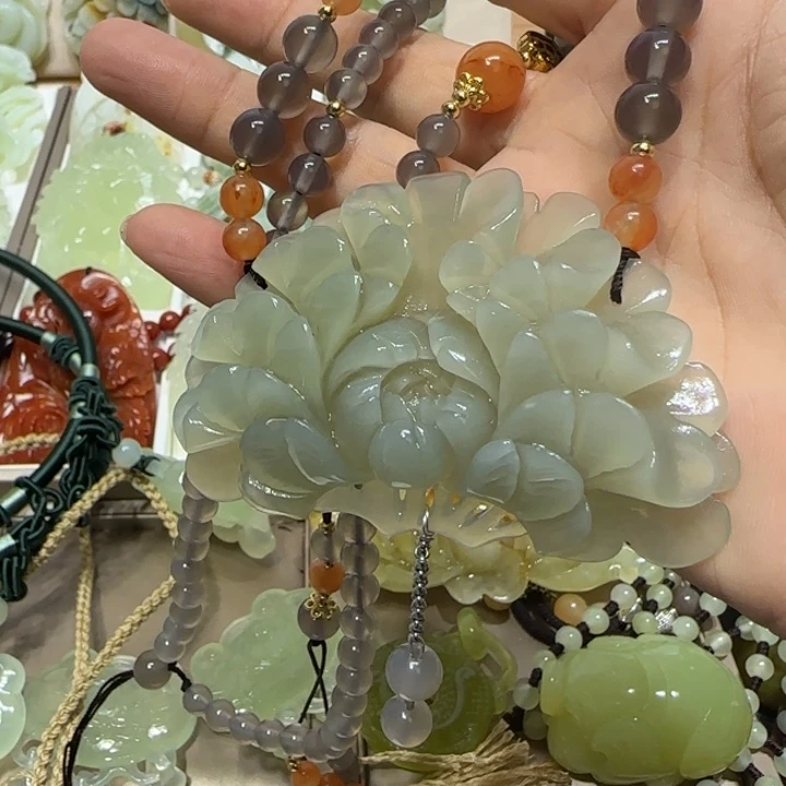 蛇纹石玉吊坠未镶嵌