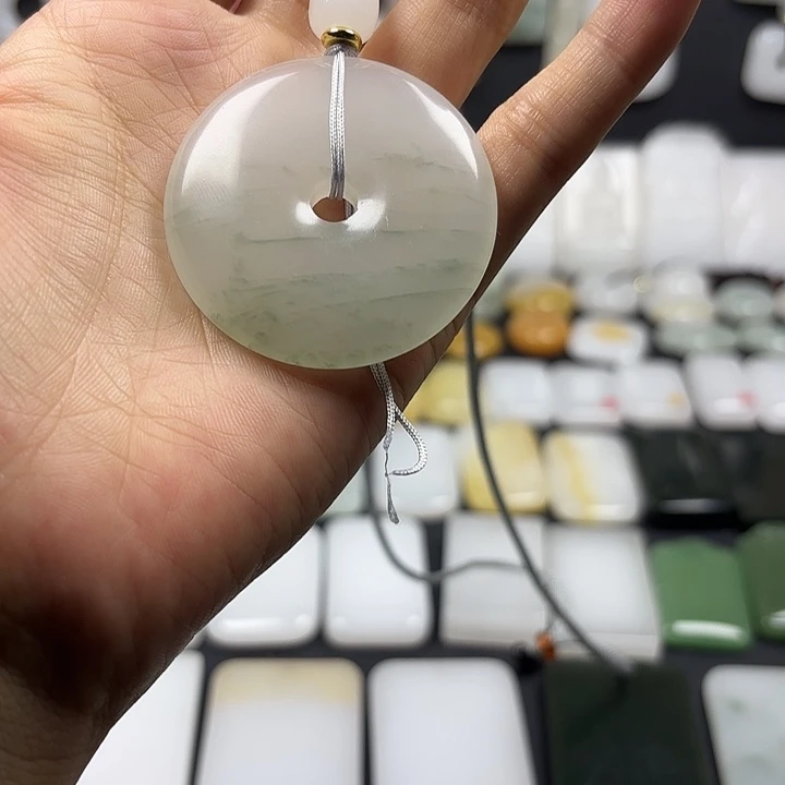 颈饰未镶嵌石英质玉
