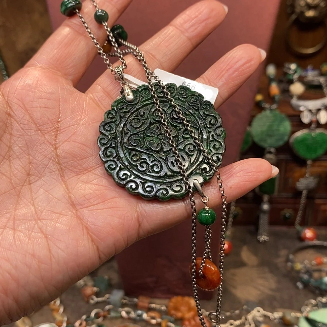 翡翠吊坠(赠链)未镶嵌