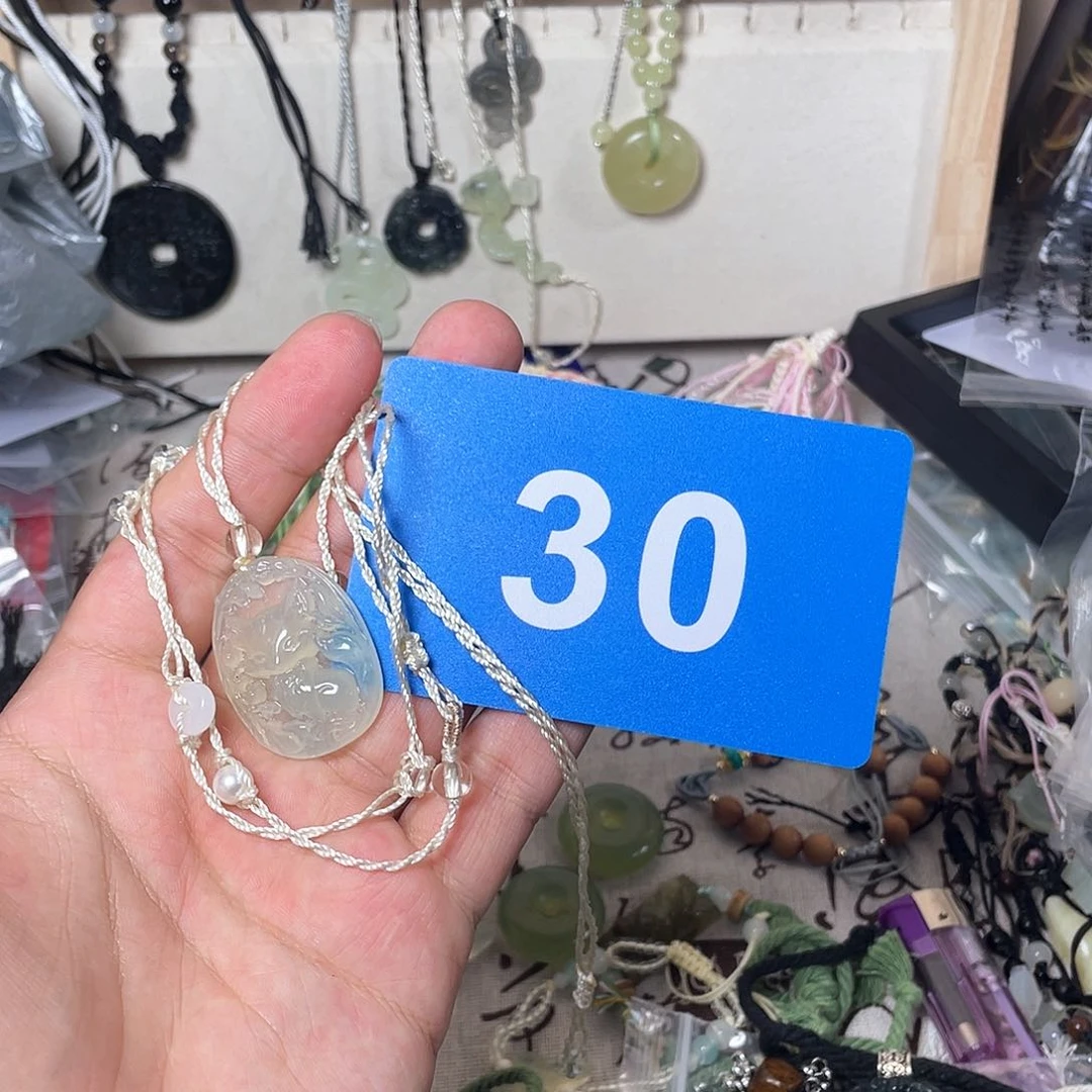 蛇纹石玉颈饰合金染****）