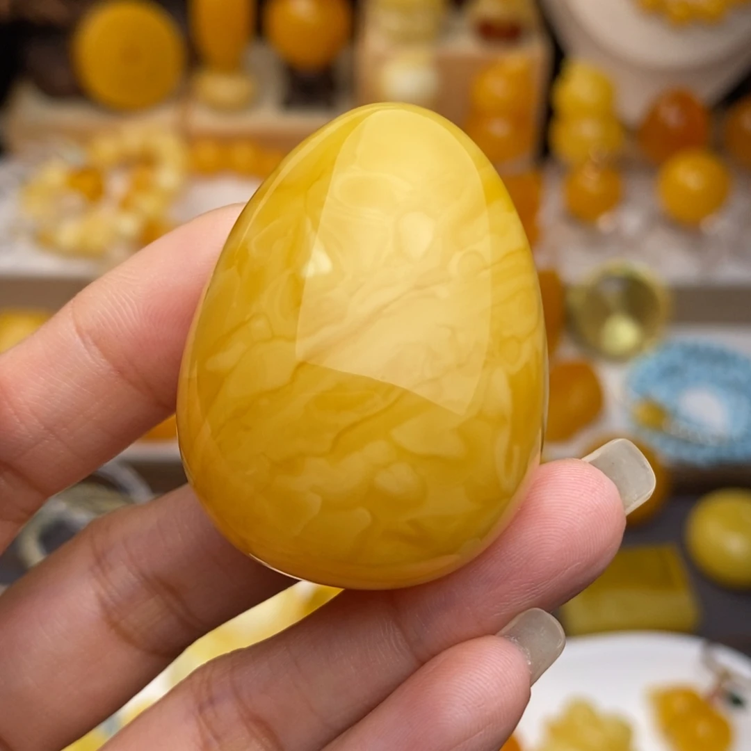 小***点蜜蜡未镶嵌颈饰水滴