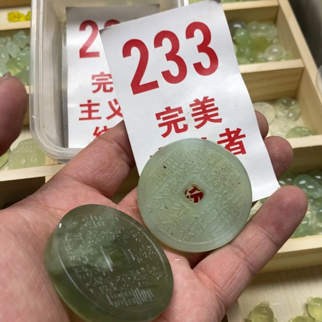 蛇纹石玉挂坠足银镀金镶嵌