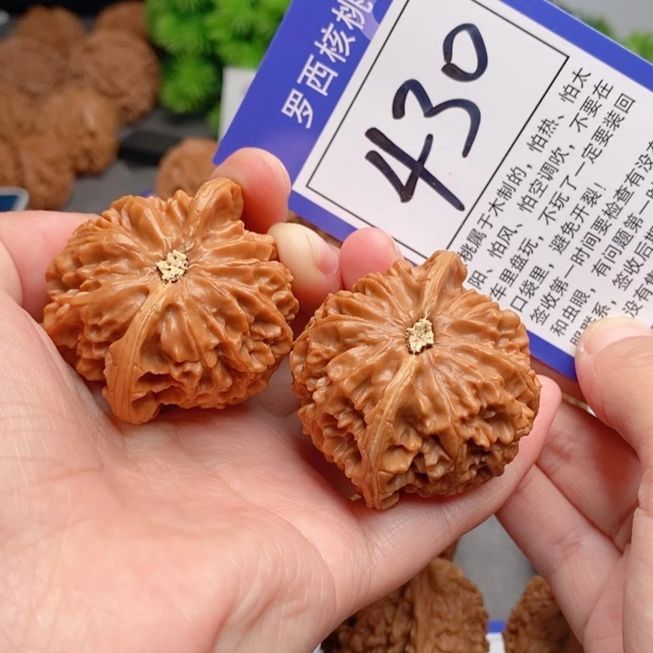 桃核把件重**群44宫灯430号牌