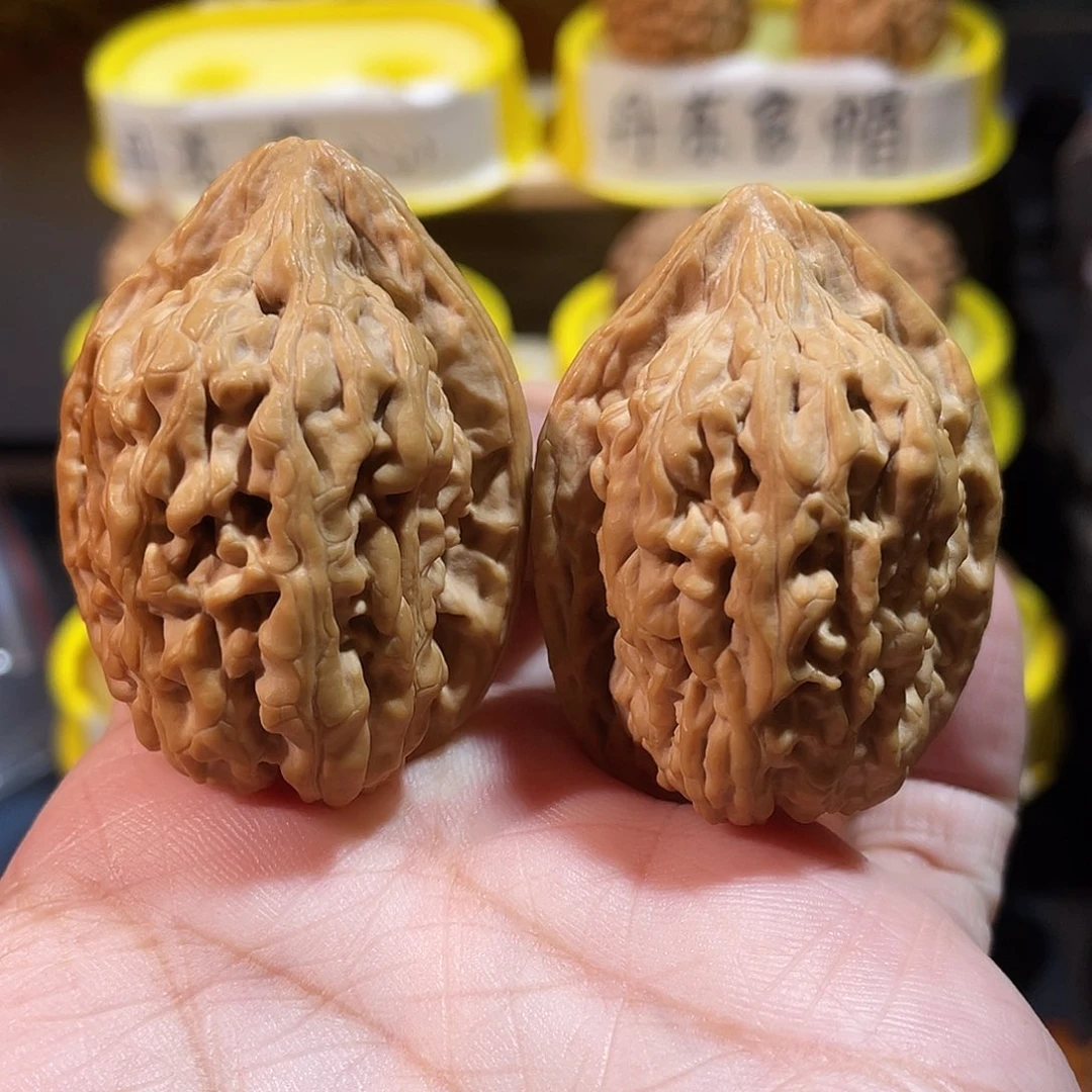 禹***电文玩核桃吊坠丹鸡