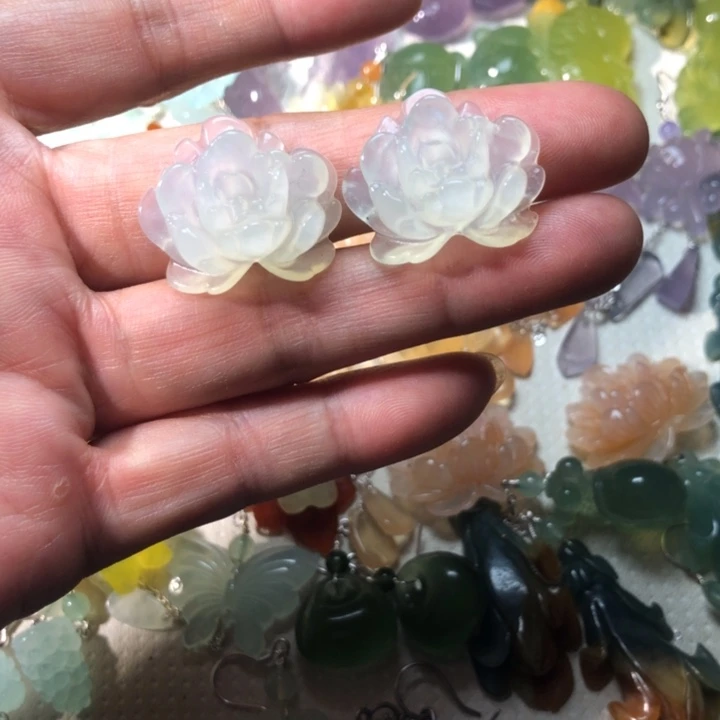 蛇纹石玉未镶嵌耳坠