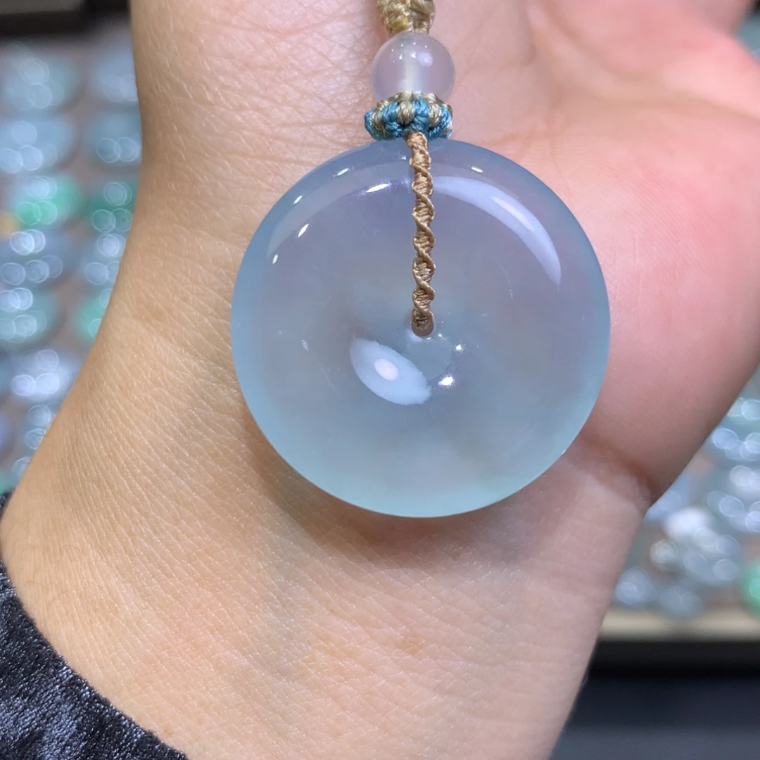 翡翠未镶嵌颈饰平安扣