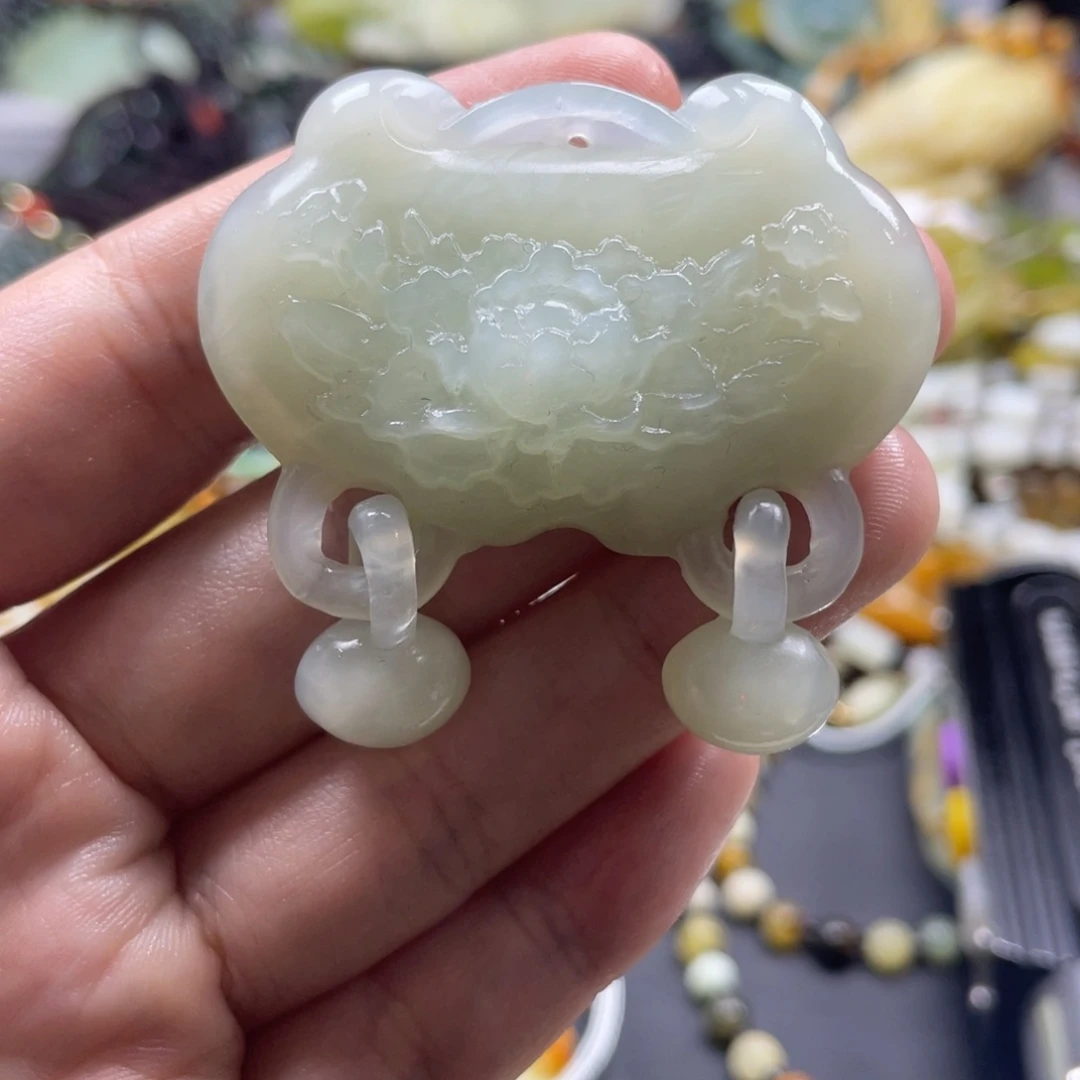 蛇纹石玉未镶嵌吊坠