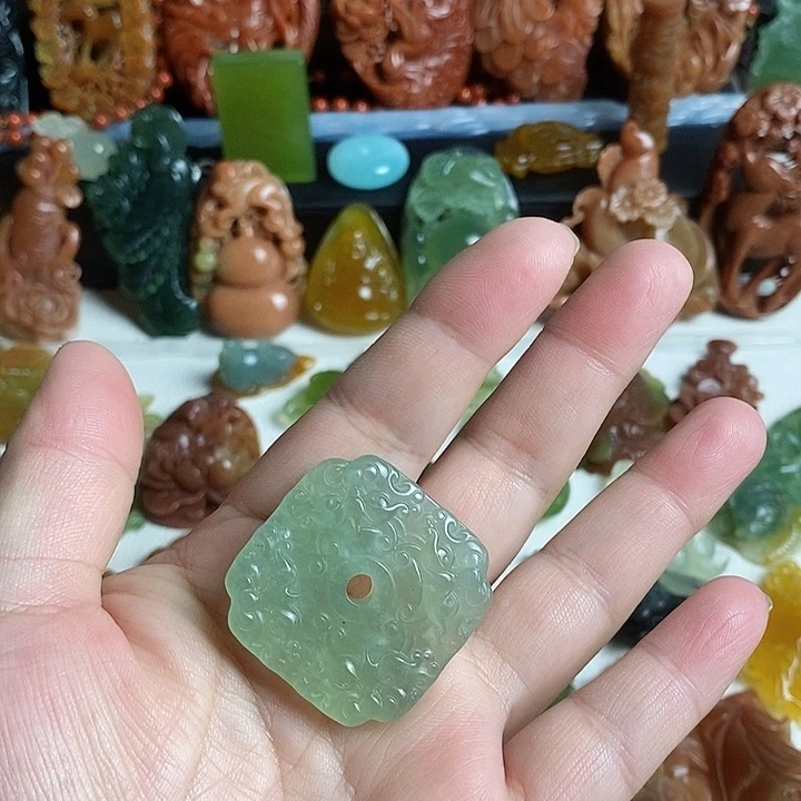 未镶嵌蛇纹石玉颈饰