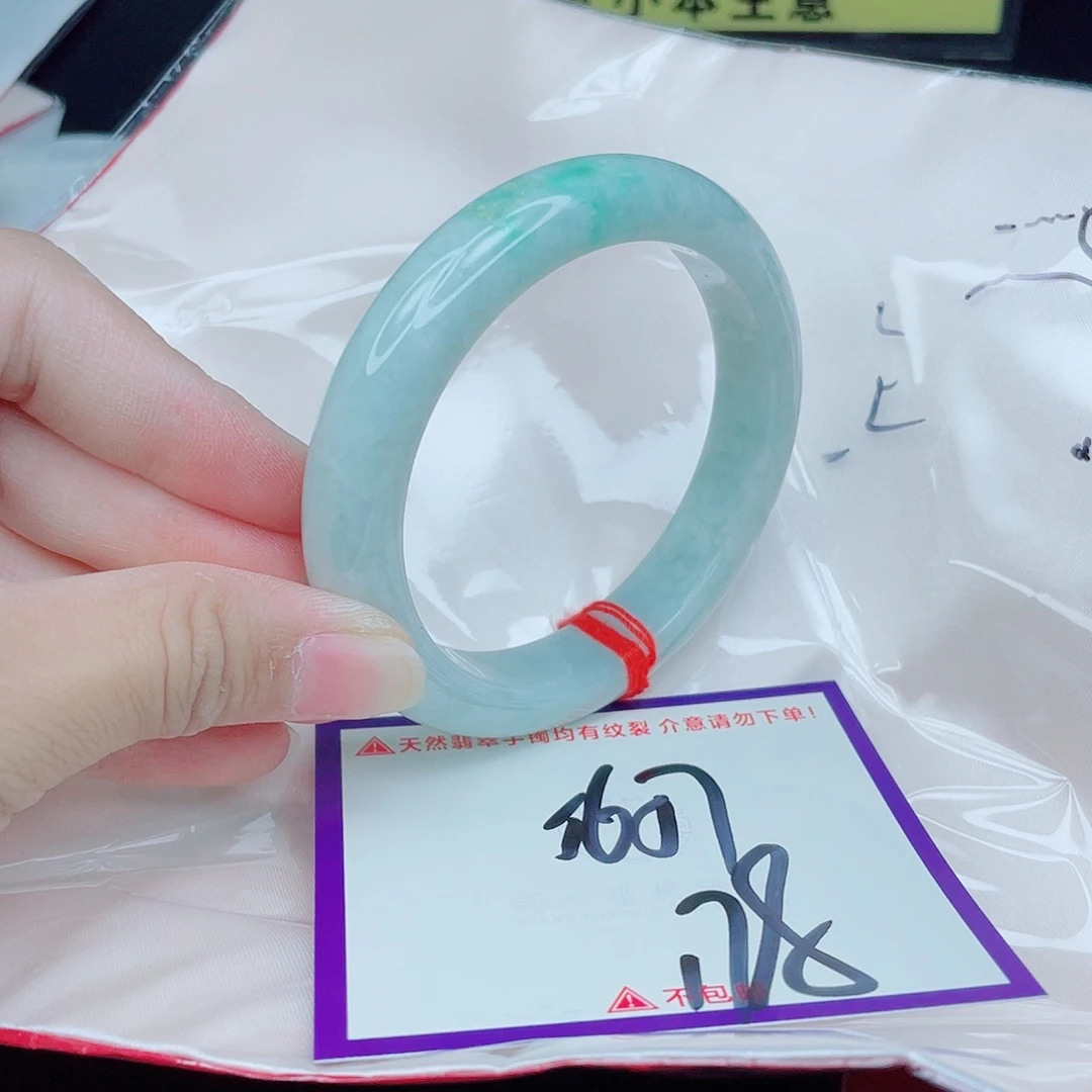 翡翠手镯未镶嵌翡翠