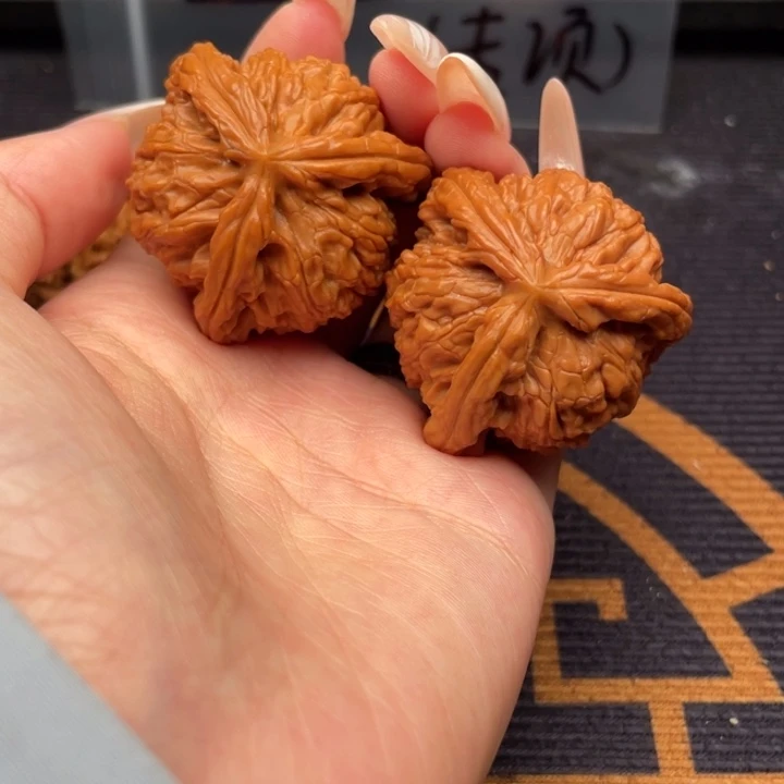 做***人文玩核桃吊坠白狮子