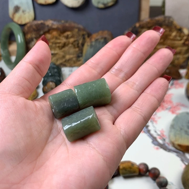 透闪石质玉珠子未镶嵌简**月