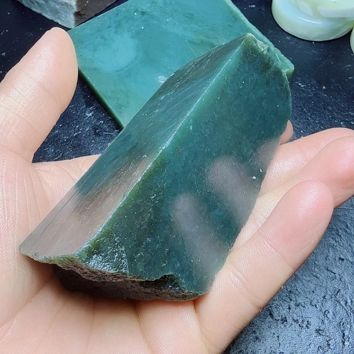 和田玉（糖玉）未镶嵌珠宝奇石