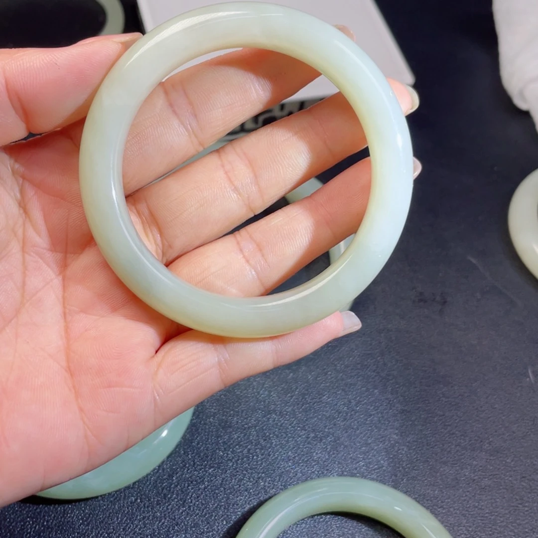 和田玉未镶嵌颈饰风**然297手镯73